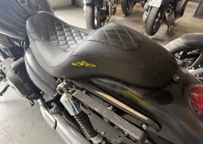 Selle moto noire