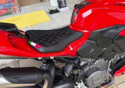 Selle moto noire Italie pour Ducati